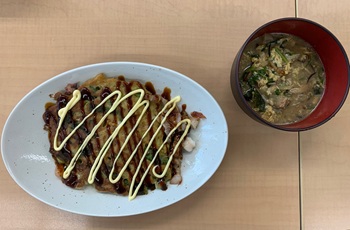 お好み焼きとお味噌汁